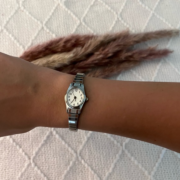 Vintage Silver Quartz Bracelet Watch - Picture 5 of 8